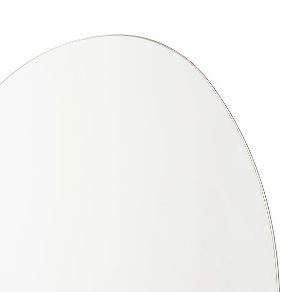 Detailansicht einer runden Glasscheibe mit dünnem Rahmen