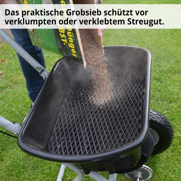 Streuwagen mit Grobsieb im Einsatz