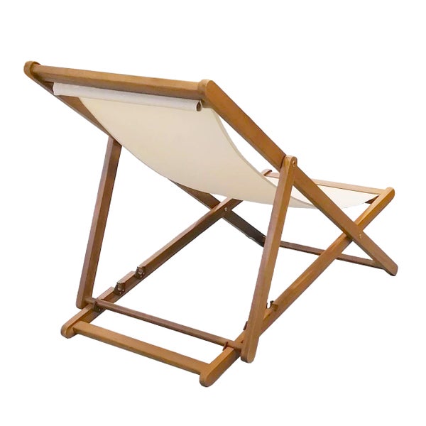 Holz-Liegestuhl mit cremefarbener Stoffbespannung, Rückansicht.
