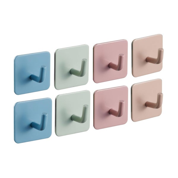 Set aus acht quadratischen selbstklebenden Wandhaken in verschiedenen Pastelltönen zur Befestigung an glatten Oberflächen.