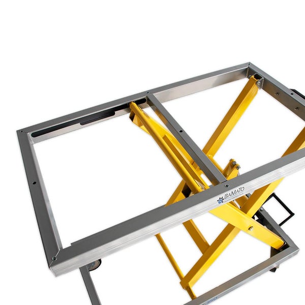 BAMATO Logo auf einer Hebelschere für Werkstattbedarf.