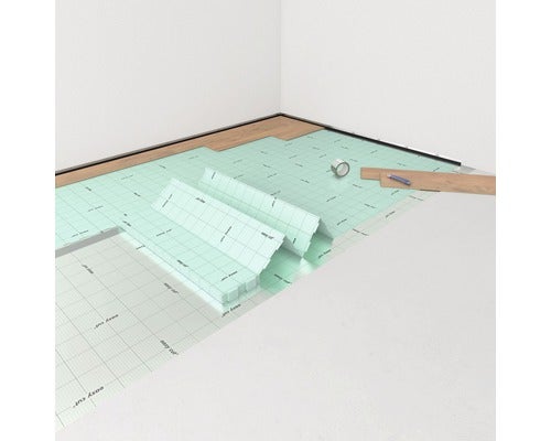 Verlegen von Laminat mit Trittschalldämmung im Raum.