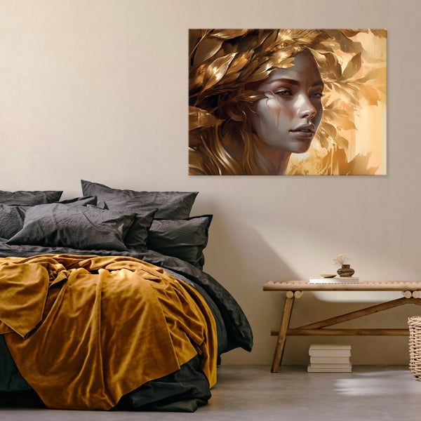 Modernes Schlafzimmer mit Wandbild eines Porträts mit goldenen Blättern, Bett mit grauer Bettwäsche und gelber Samtdecke sowie einer Holzbank.
