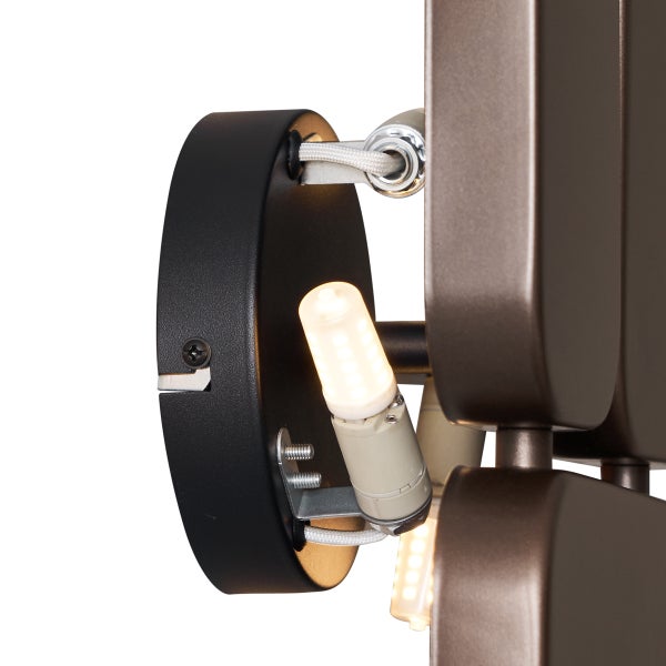 Detailaufnahme einer Deckenleuchte mit LED-Leuchtmittel