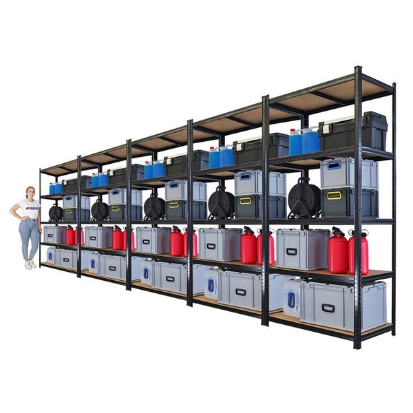 Langes Lagerregal mit mehreren Ebenen und Lagerbehältern unterschiedlicher Größe