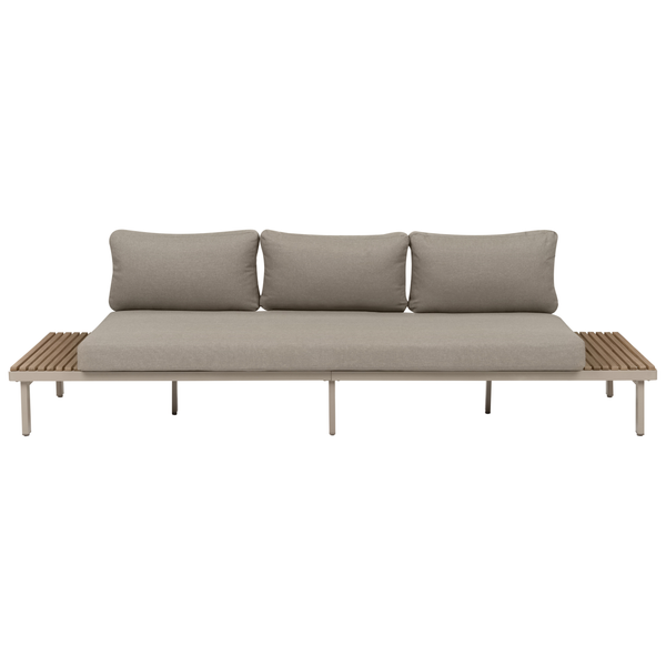 Modernes Lounge Sofa für den Garten mit Metallrahmen, Holzablagen an den Seiten und bequemen Sitz sowie Rückenkissen.