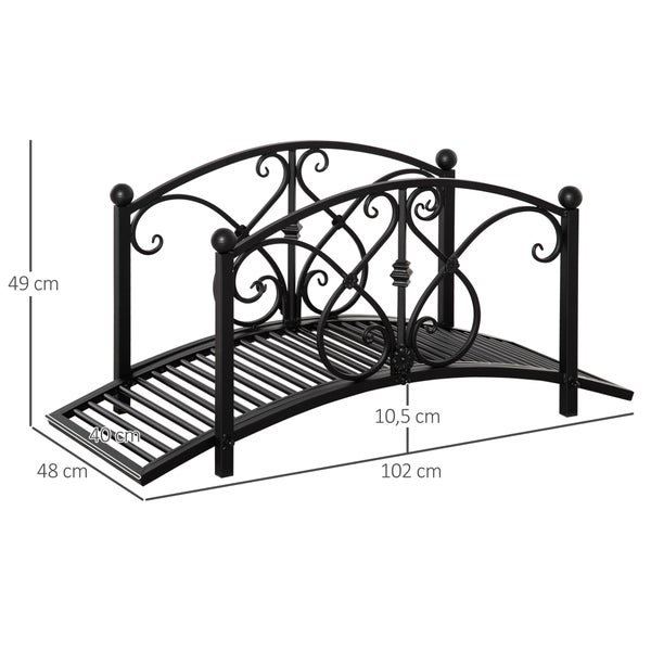Gartenbrücke aus Metall mit Geländerornamenten. Maße: Länge 102 Zentimeter, Breite 48 Zentimeter, Höhe 49 Zentimeter.