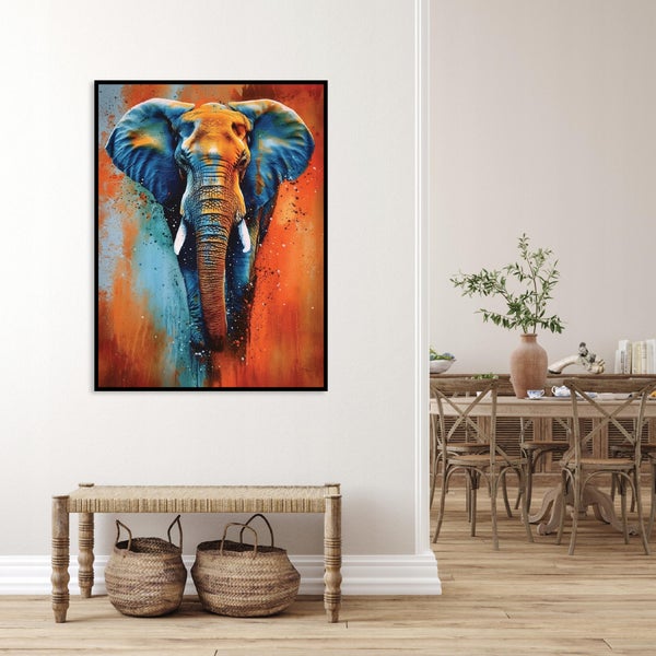 Wandbild mit abstraktem Elefantenmotiv in einem elegant eingerichteten Wohnzimmer mit Rattanhocker und Holztisch.