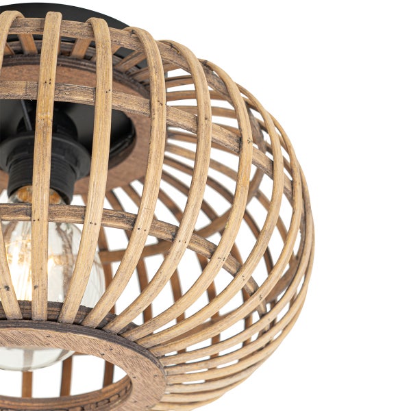 Deckenleuchte mit Lampenschirm aus Rattan