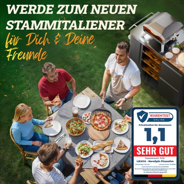 Szene im Freien mit einer Gruppe von Menschen, die um einen Tisch sitzen und Pizza essen, im Hintergrund ein Pizzaofen der Marke Likaya und ein Warenzeichen, das die Produktprüfung in Deutschland bestätigt.