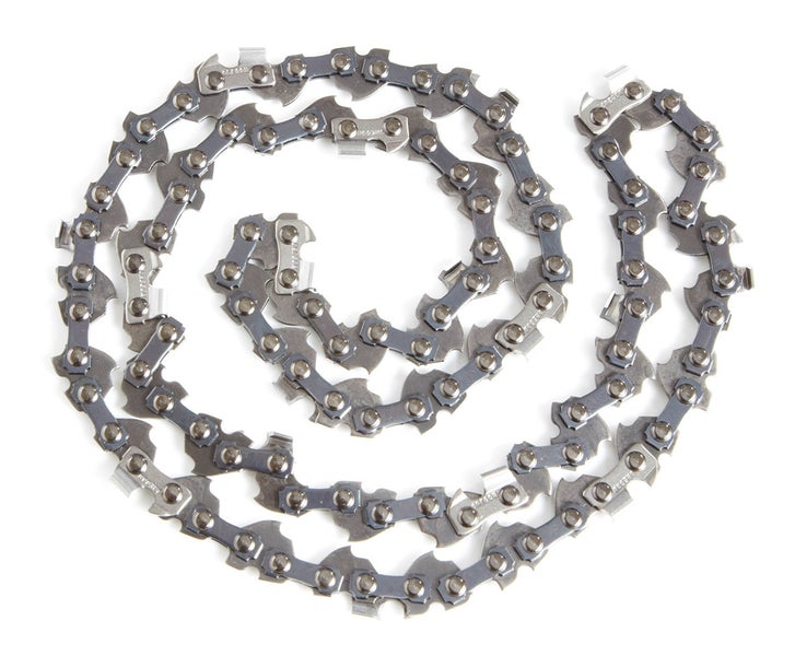 Eine silberne Oregon Sägekette aus Metall für Kettensägen in spiralförmiger Anordnung.