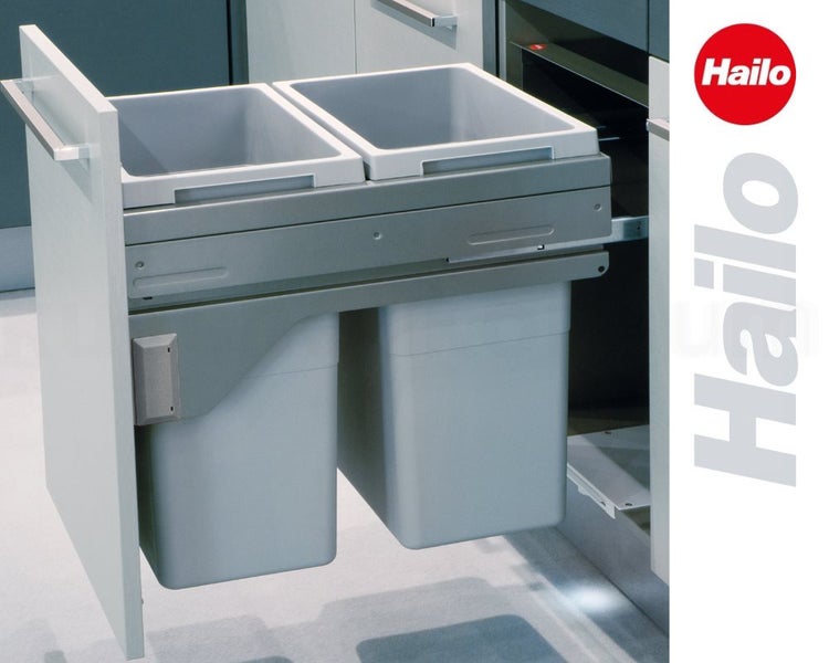 Hailo Einbau-Abfalltrennsystem mit zwei Kunststoff-Mülleimern zum Ausziehen aus einem Küchenunterschrank. Hailo Logo.