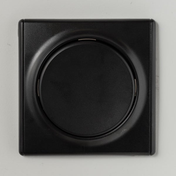 Quadratischer Drehdimmer für Unterputzmontage mit rundem Drehknopf
