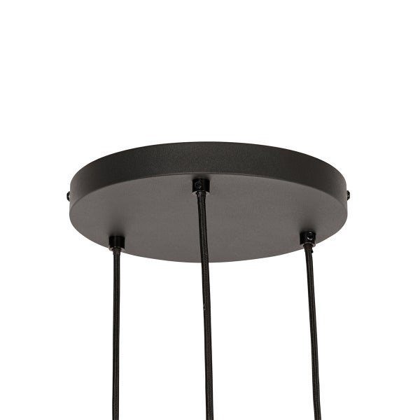 Deckenbefestigung einer Pendelleuchte mit Kabeln