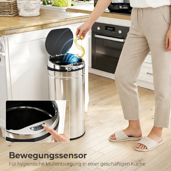Sensor-Abfalleimer aus Edelstahl mit automatischem Deckel in einer modernen Küche zur hygienischen Abfallentsorgung.