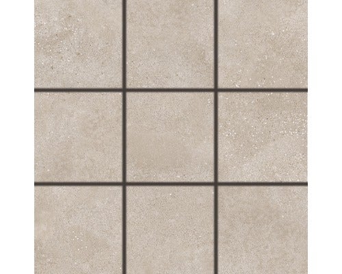 Quadratische, beigefarbene Bodenfliesen mit matter Oberfläche