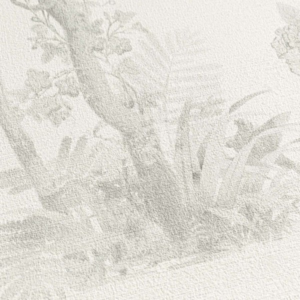 Tapete mit dezentem botanischem Motiv in historischem Stil mit Waldlandschaft und detaillierten Baumdarstellungen