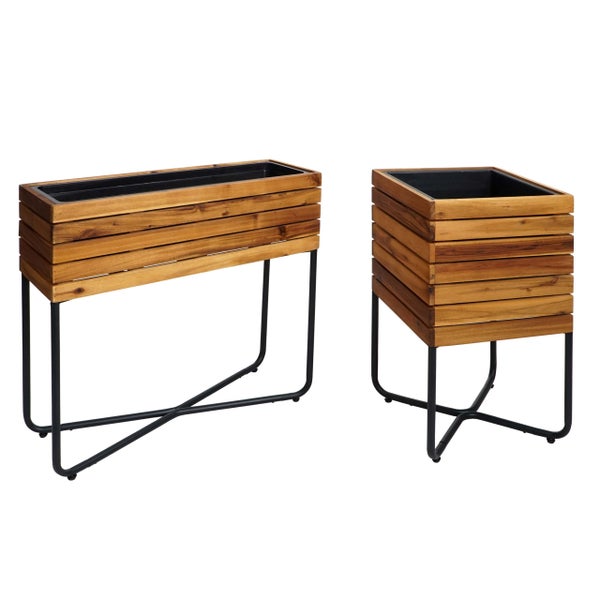 Pflanzkästen-Set aus Holz mit Metallgestell, bestehend aus einem rechteckigen und einem quadratischen Blumenkasten.