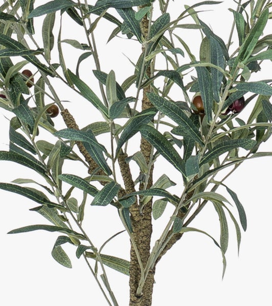 Künstlicher Pflanzenstamm in einem schwarzen Kunststofftopf.