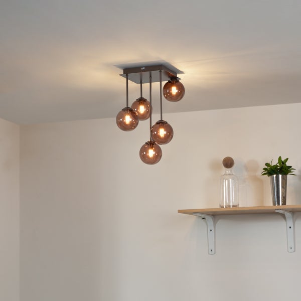 Deckenleuchte mit fünf Glaskugeln