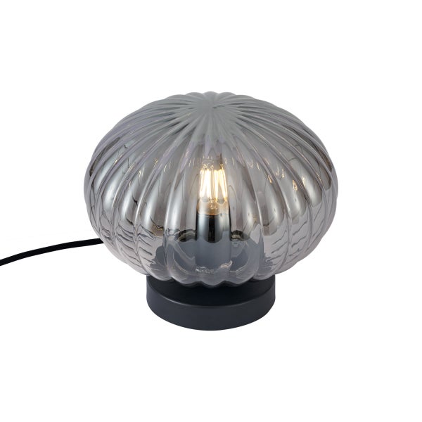 Tischleuchte mit geriffeltem Schirm aus Rauchglas und schwarzem Sockel.