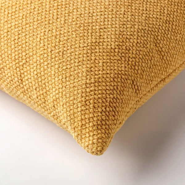 Quadratisches Zierkissen mit Textur