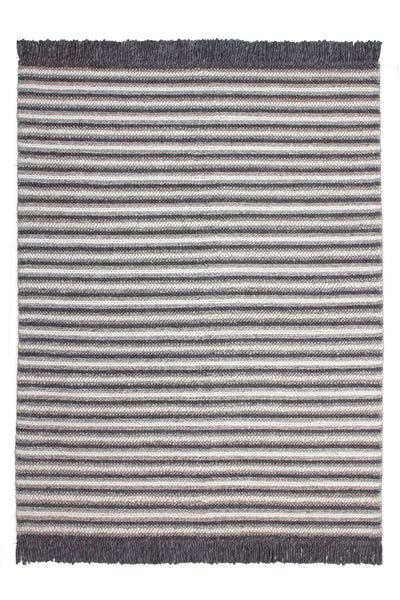 Gestreifter Webteppich in Grau und Weiß mit Fransen an den Enden.