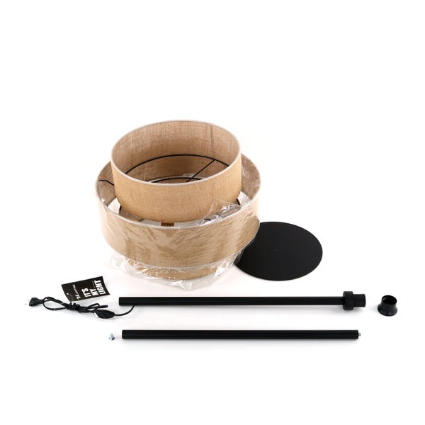 Einzelteile einer Stehlampe mit Lampenschirm aus Textil