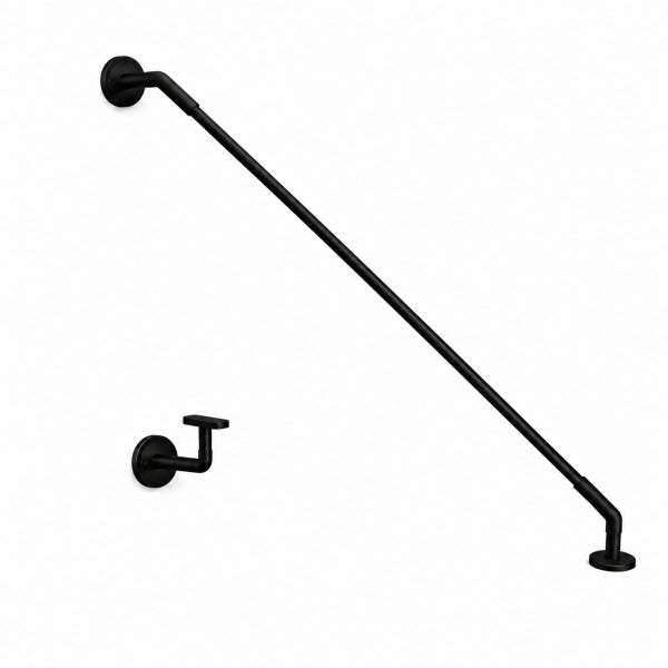 Schwarzer Handlauf aus Metall mit zwei Endhaltern und einem separaten Wandhalter für Treppen.