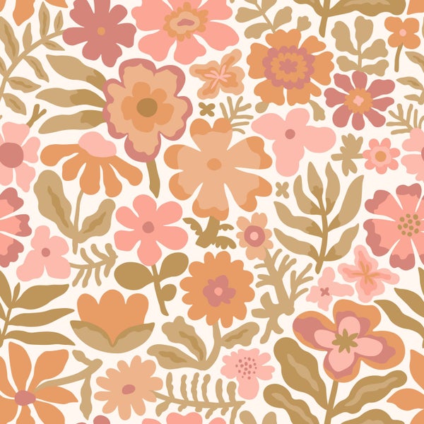 Vliestapete mit floralem Retromuster, Blüten und Blättern in Rosa, Orange und Braun.