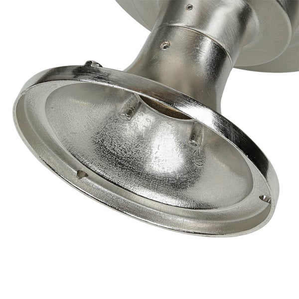 Detailaufnahme einer Deckenleuchte aus Metall