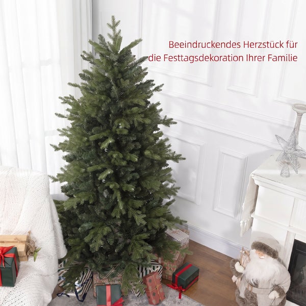 Ein kunstlicher Weihnachtsbaum in einem weihnachtlich dekorierten Wohnzimmer mit Geschenken und einer Weihnachtsmannfigur.