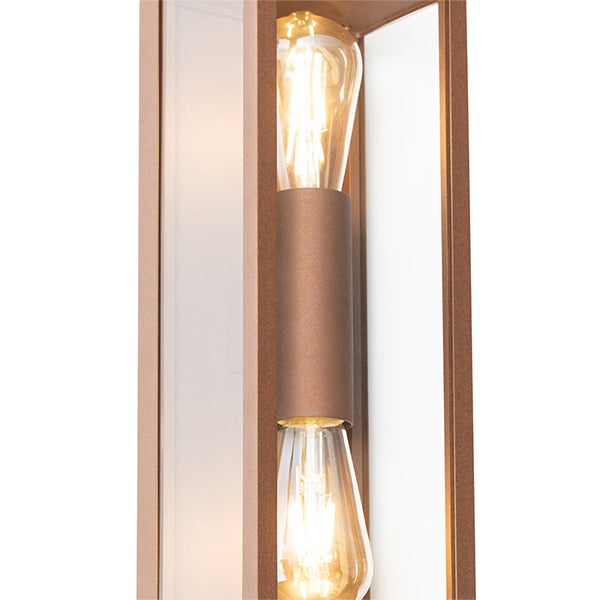 Detailaufnahme einer modernen Außenwandleuchte in Bronzeoptik mit rechteckigem Metallrahmen und zwei sichtbaren Filament-Leuchtmitteln.