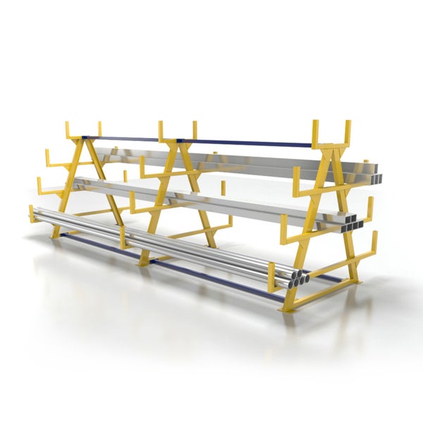 Gelbes Kragarmregal aus Metall für Langgut, bestückt mit silbernen Metallrohren und Profilen.