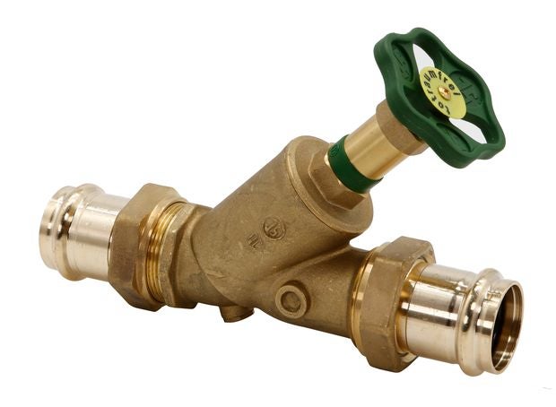 Schrägsitzventil aus Messing mit beidseitigem Pressanschluss und Handrad.