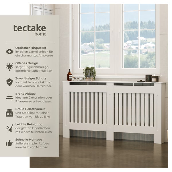 Heizkörperverkleidung mit Lamellenoptik vor einem Fenster