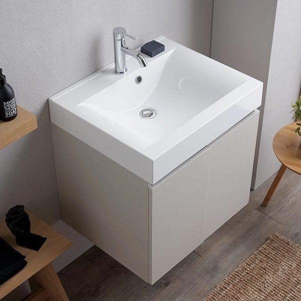 Waschtisch mit Unterschrank im Badezimmer