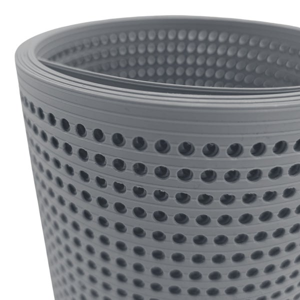 Drainagematte aus Kunststoff mit Löchern aufgerollt