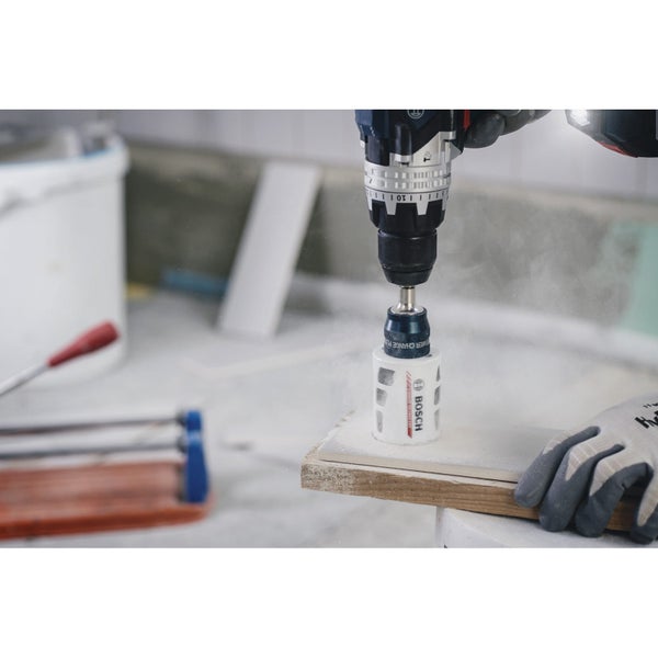 Bosch Lochsäge im Einsatz mit Staubentwicklung