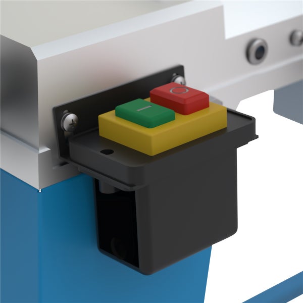 Nahaufnahme der Bedienelemente einer Maschine mit grünen und roten Knöpfen.