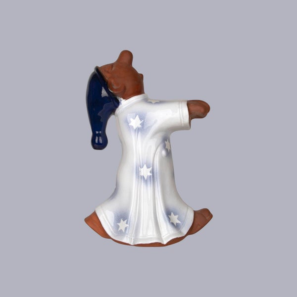 Keramikfigur Schlafwandler im weißen Nachthemd mit Sternen und blauer Schlafmütze, Dekoration für Haus und Garten.