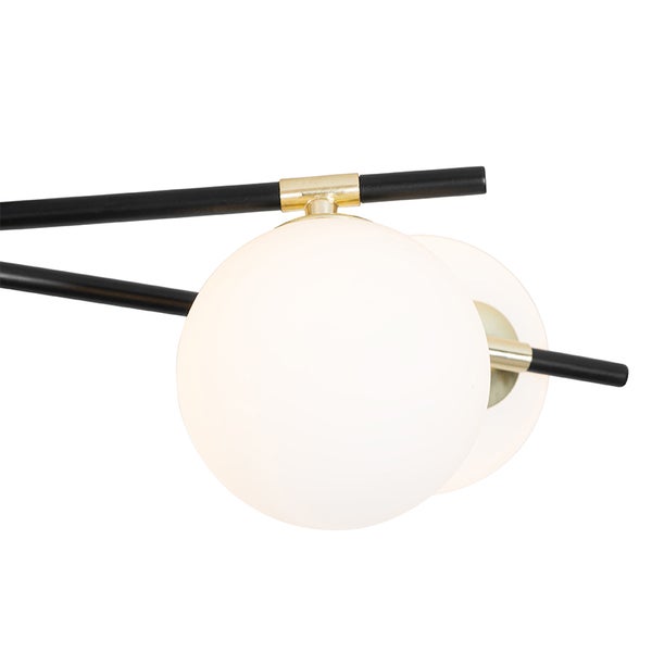 Detailaufnahme einer Deckenleuchte mit Kugelschirm