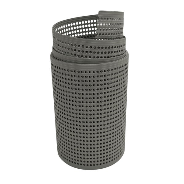 Graues Drainagerohr aus Kunststoff mit Löchern