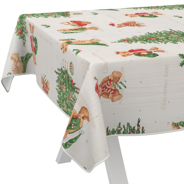 Tischdecke mit Weihnachtsmotiv auf einem Tisch