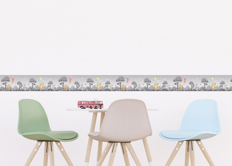 Raumdekoration mit Bordüre, Tisch und Stühlen im Kinderzimmer