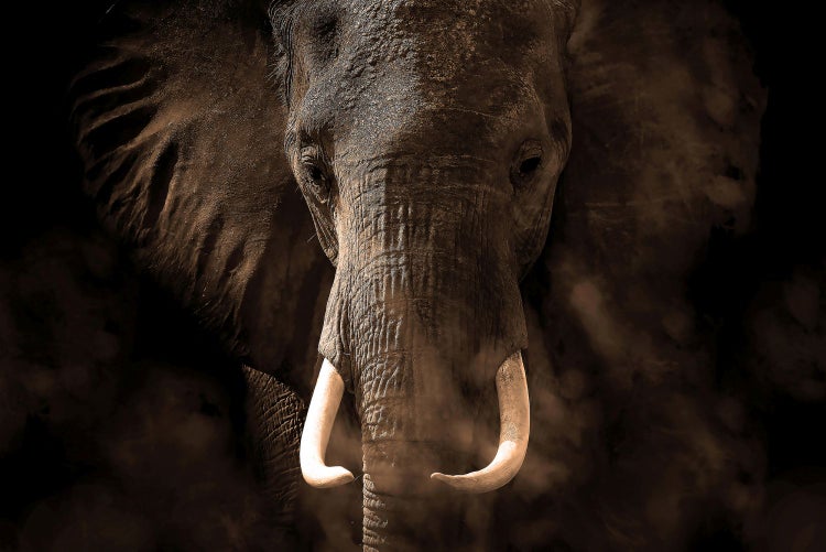 Zwei herzförmige Dekohänger aus Metall und Holz mit Kordelaufhängung.