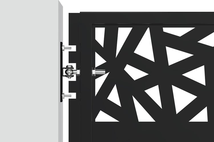 Verstellbares Torscharnier aus Metall, montiert an einer Wand und einem Metalltor mit geometrischem Muster.