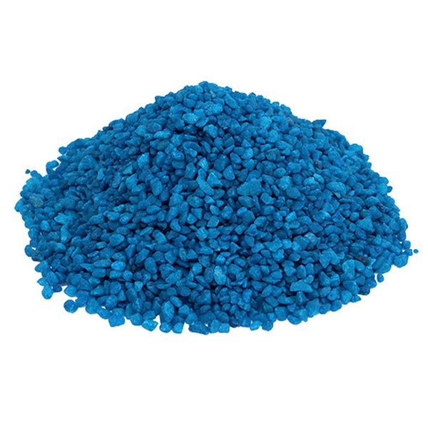Blauer Dekokies oder Aquarienkies mit feiner Körnung.