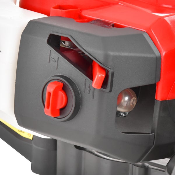 Detailansicht des Startsystems eines Motorgeräts mit Schalter und Kraftstoffpumpe