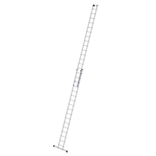 Ausgezogene Mehrzweckleiter aus Metall mit Sprossen